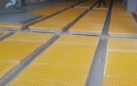 深圳南山污水处理厂玻璃钢生化池盖板安装工程(图4)